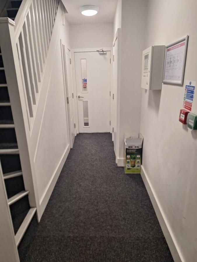 Deluxe Single Room Only For One Adult Northolt  Eksteriør bilde