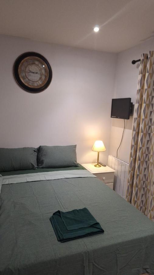 Deluxe Single Room Only For One Adult Northolt  Eksteriør bilde