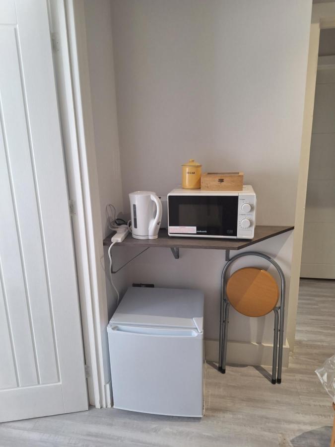 Deluxe Single Room Only For One Adult Northolt  Eksteriør bilde