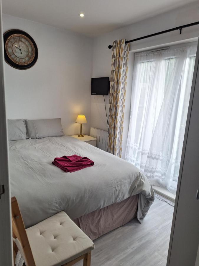 Deluxe Single Room Only For One Adult Northolt  Eksteriør bilde